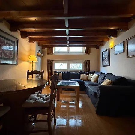 Apartment La *